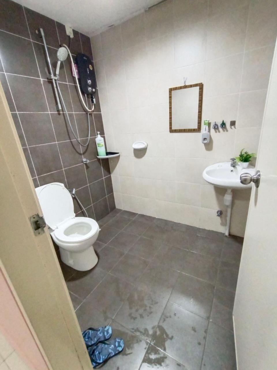 Nena Homestay Setia Alam, Air Conditioned, High Speed Internet Shah Alam Ngoại thất bức ảnh